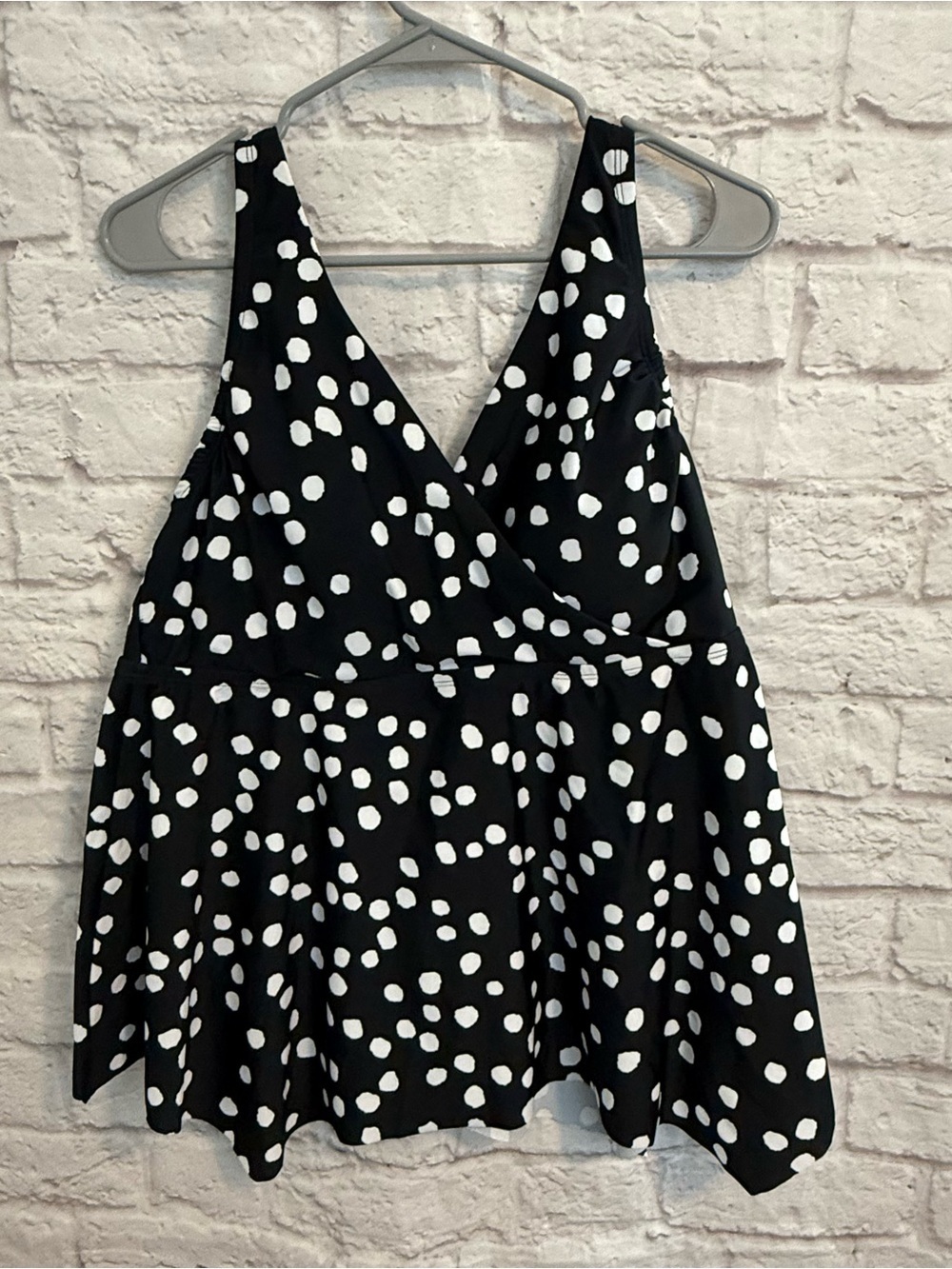 Kona Sol swimsuit top only, size 18W b/w polka dots NWT